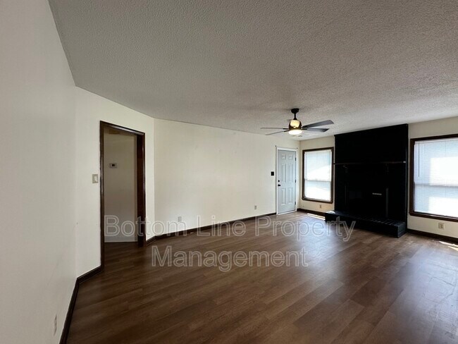 Foto del edificio - 6031 Harmon Pl