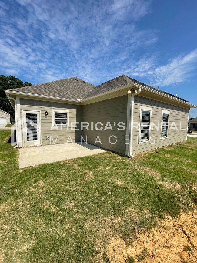 Foto del edificio - DEPOSIT PENDING! New Construction Home for...