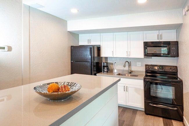 Building Photo - Tuscany Cove