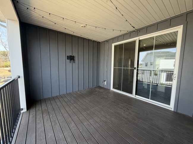 Building Photo - 677 Crudent Rd