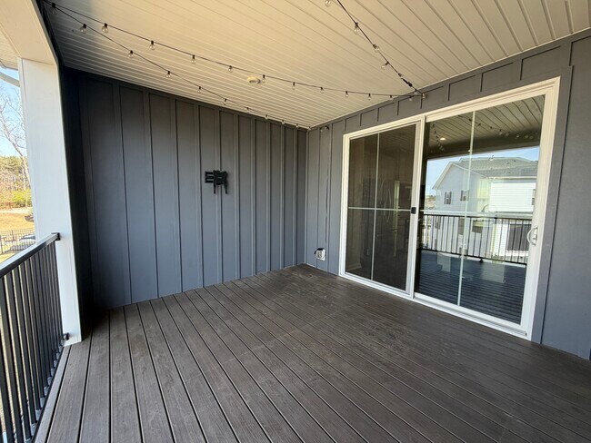 Foto del edificio - 677 Crudent Rd