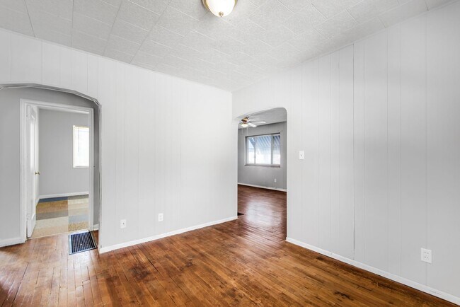 Foto del edificio - 364 S Chase Ave