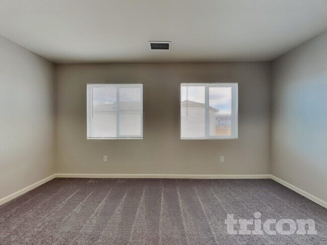 Foto del edificio - 8950 Elk Ravine Dr