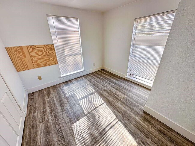 Building Photo - 2555 Pierce St