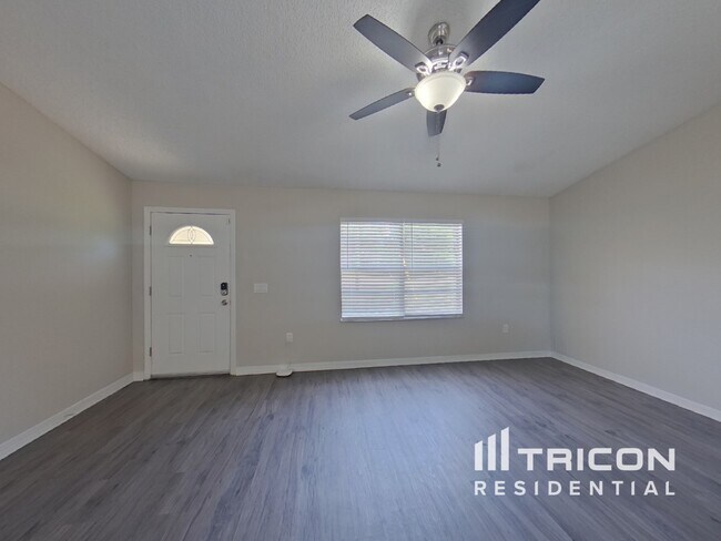 Foto del edificio - 907 Anderson Drive Deltona FL