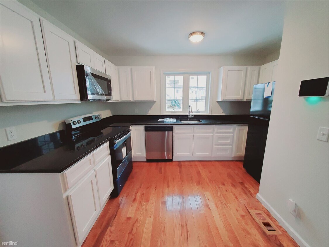 Foto principal - 3 br, 2.5 bath Townhome - 840 Seaview Ave