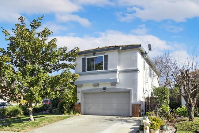 Foto del edificio - Spacious Solar-Powered 4-Bedroom, 3-Bath Home with Vaulted Ceilings & Tons of Storage! SEE VIDEO