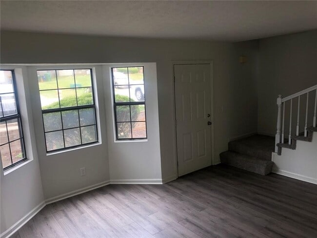 Building Photo - 1448 Springleaf Cir SE