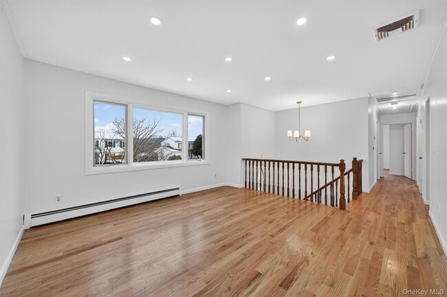 Foto del edificio - 13 Sutherland Dr