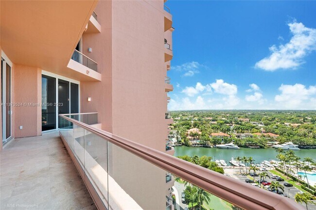 Foto del edificio - 60 Edgewater Dr