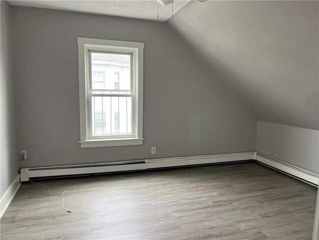 Foto del edificio - 397 Lonsdale Ave