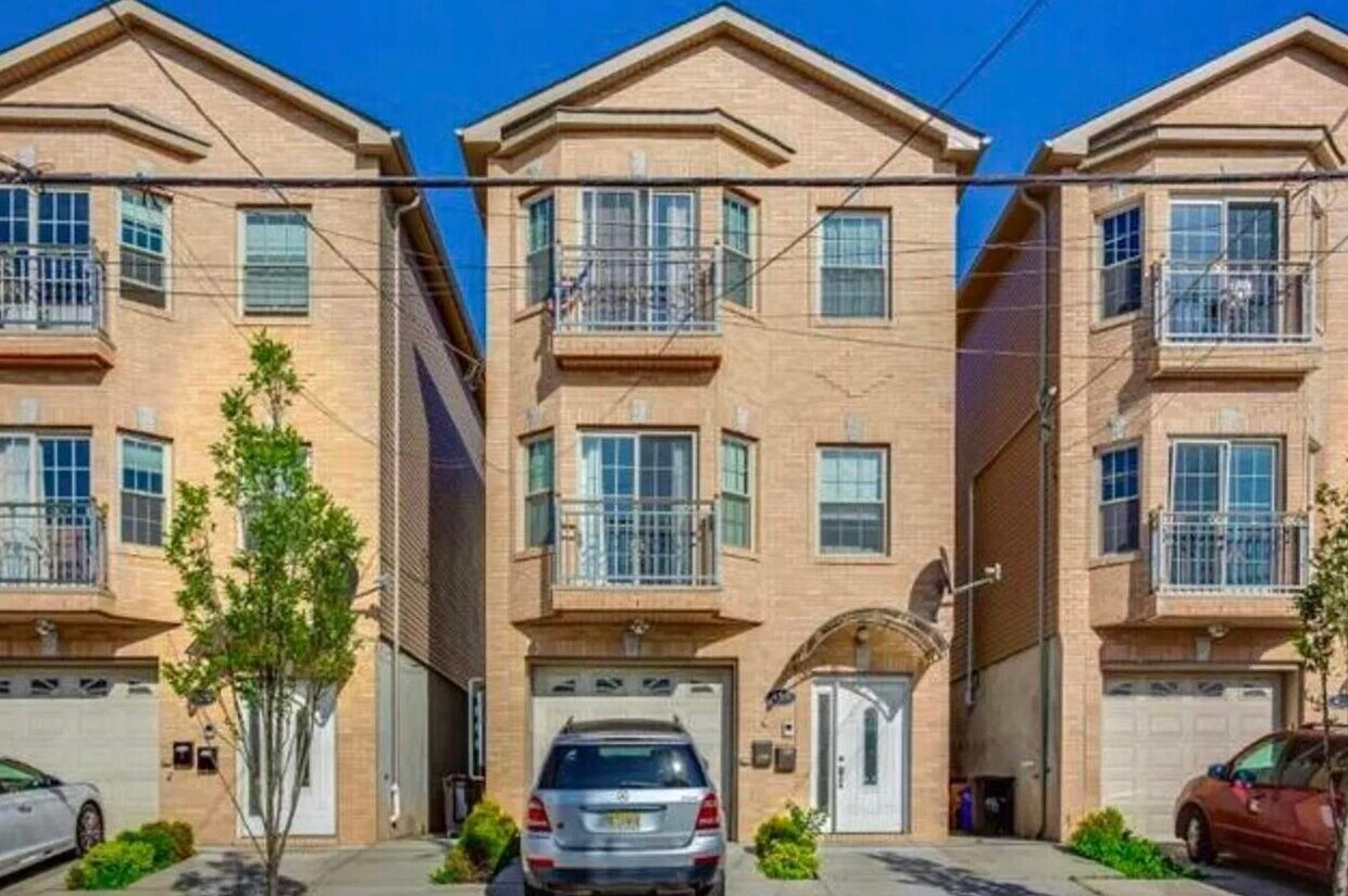 Foto principal - 498 Liberty Ave