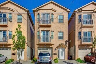 Building Photo - 498 Liberty Ave
