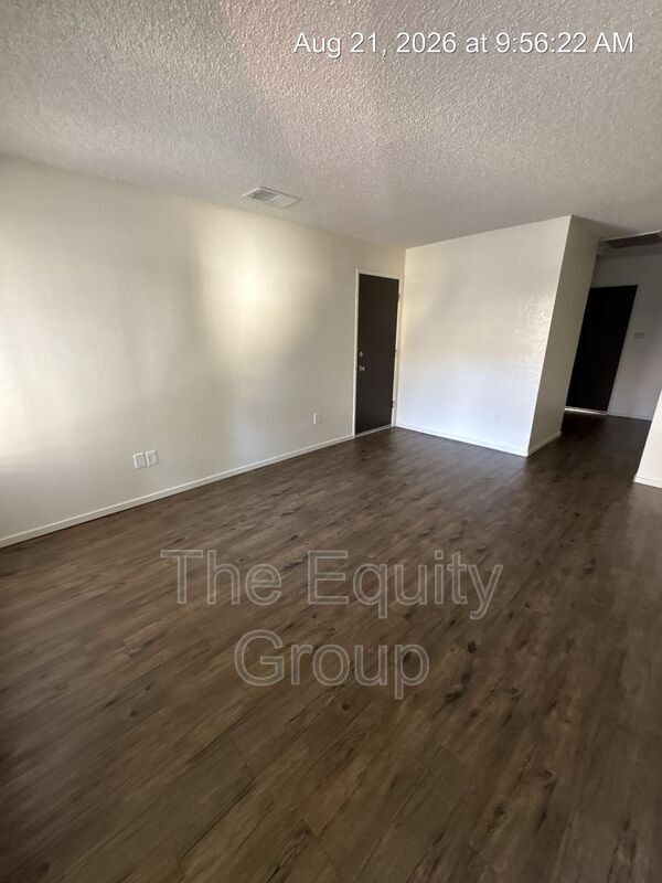 Foto del edificio - 3533 S County Center Dr