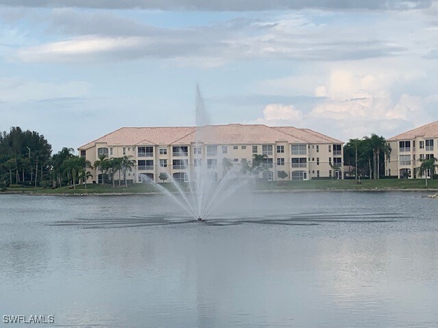 Foto del edificio - 17020 Willowcrest Way