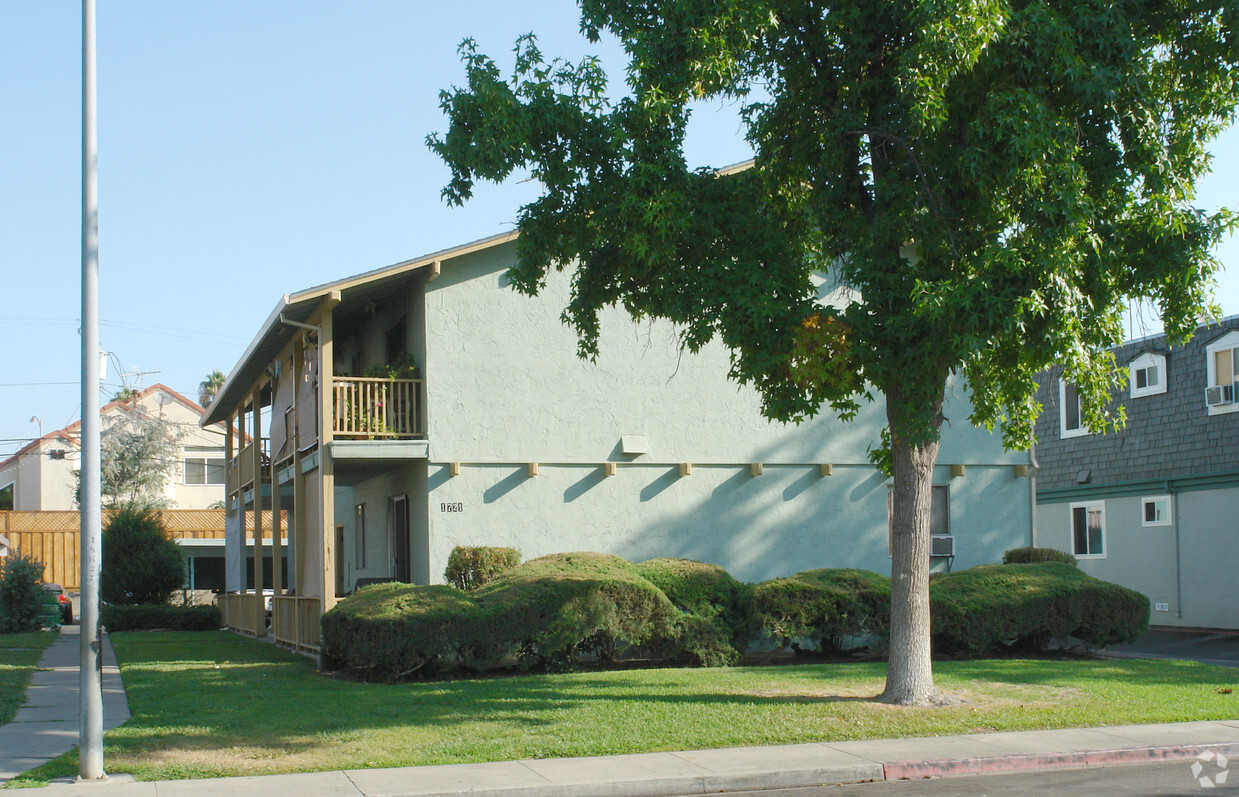 Primary Photo - 1721 Ross Cor