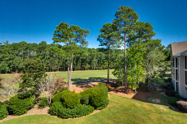 Foto del edificio - 5852 Longwood Dr