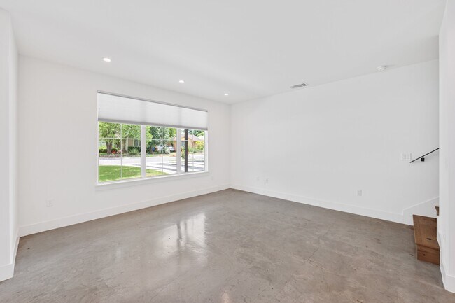 Building Photo - 1217 Arcadia Ave