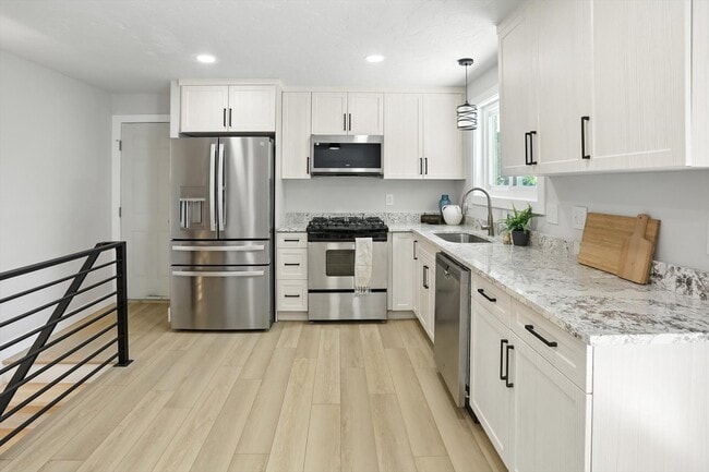 Building Photo - 8558 Harvard Park Dr