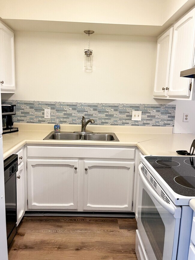 Building Photo - 4142 Spirea Dr