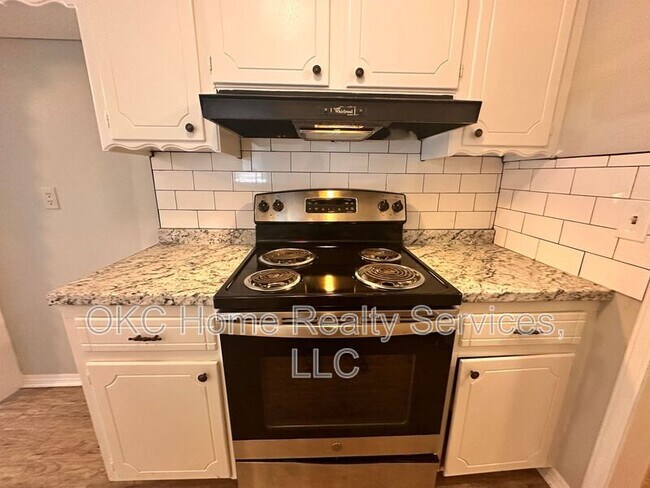 Foto del edificio - 9313 NE Stardust Ln