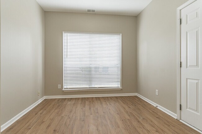 Foto del edificio - 5990 Forest Lakes Cove