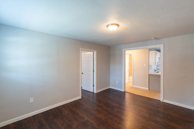 Building Photo - 2505 Delano St