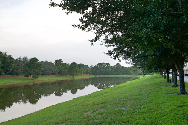 Foto del edificio - 4221 Regal Town Ln