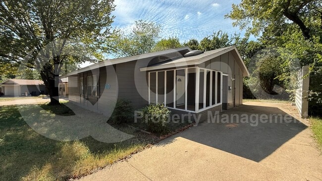 Foto del edificio - 910 S Mills Dr