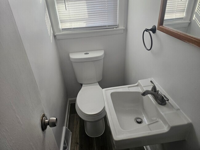 Baño nivel principal - 1112 13th St S