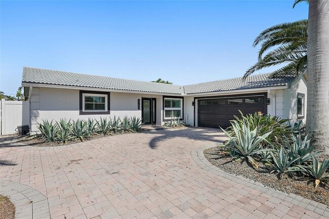 Building Photo - 3755 Belle Vista Dr E
