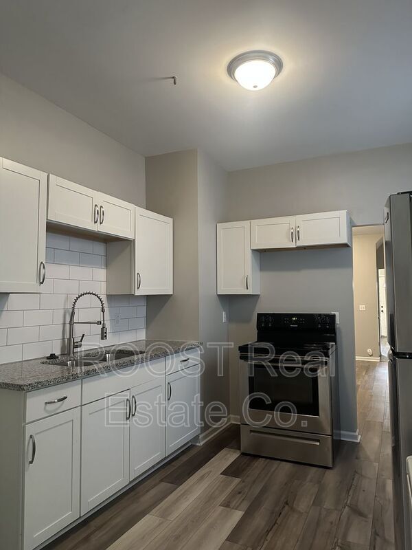 Foto del edificio - 480-482 E. Markison Avenue