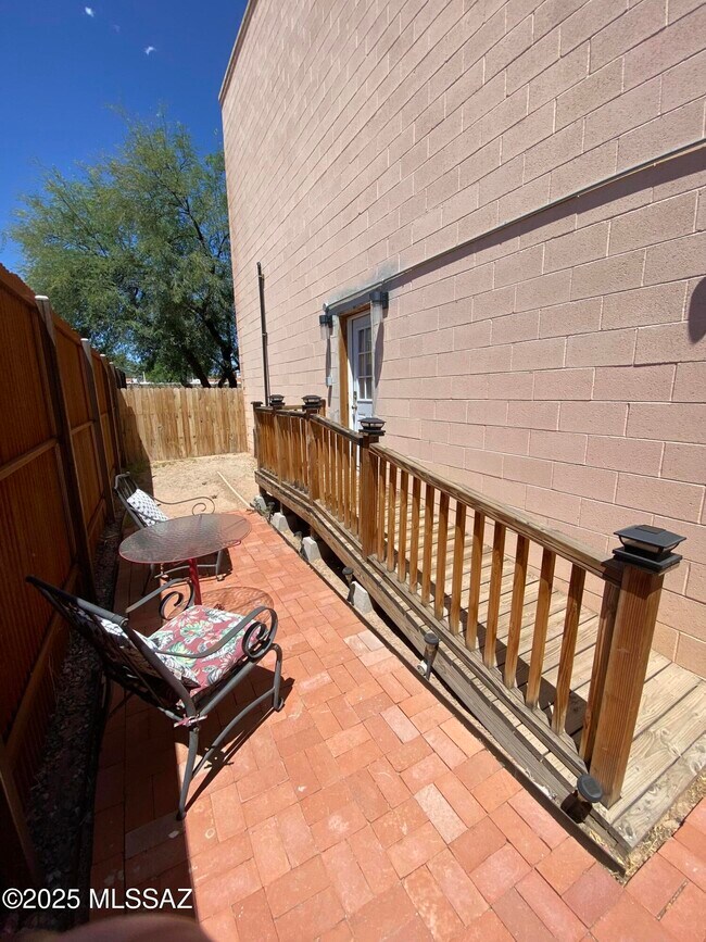 Foto del edificio - 2825 N Alvernon Way