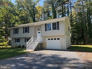 Building Photo - 845 Whispering Pine Cir
