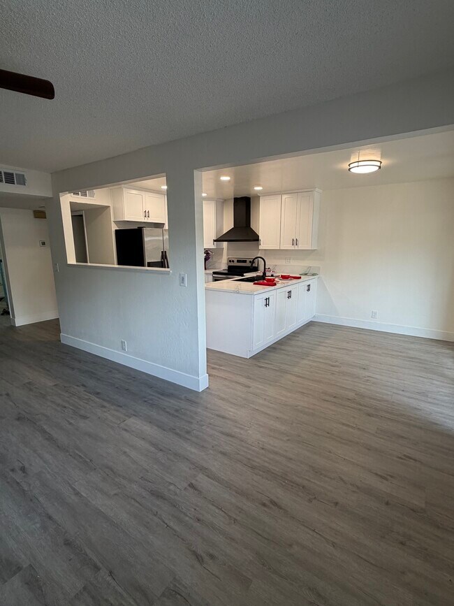 Comedor - 5128 Greenberry Dr