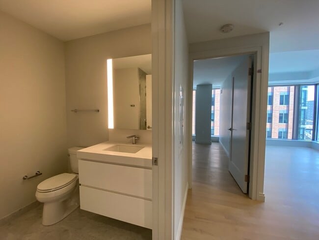Building Photo - 135 Seaport Blvd