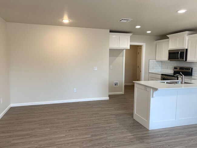 Foto del edificio - 3 bedroom duplex in Newcastle