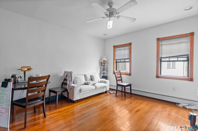 Foto del edificio - 623 Whitney Ave