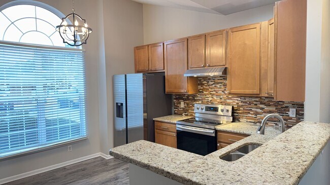 Foto del edificio - 3BR Townhouse Condo with Garage "ASK ABOUT OUR ZERO DEPOSIT"