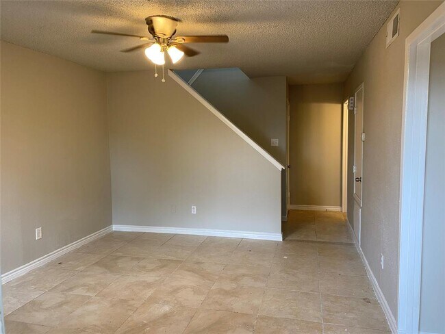 Building Photo - 5329 Pinewilde Dr