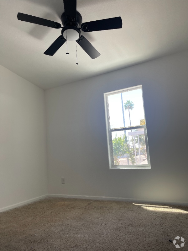 Building Photo - 2650 W Union Hills Dr