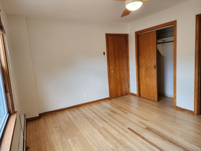 Building Photo - 9559 S Yates Blvd
