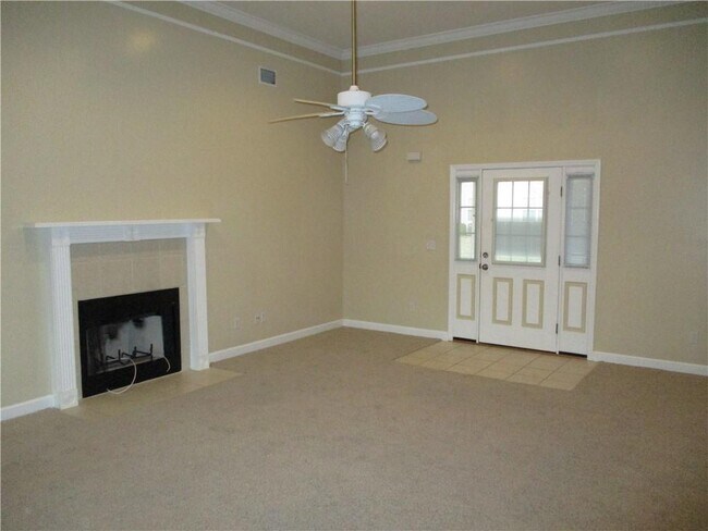 Foto del edificio - 159 Huntington Cir