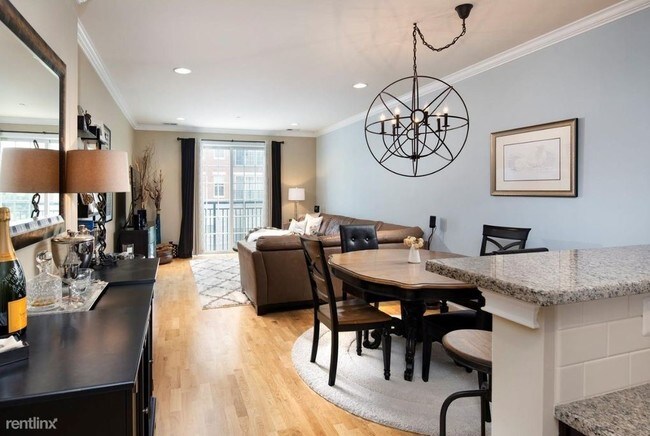 Building Photo - 1 br, 1.5 bath Condo - 700 Commodore Ct