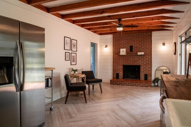 Building Photo - 901 White Ave S E