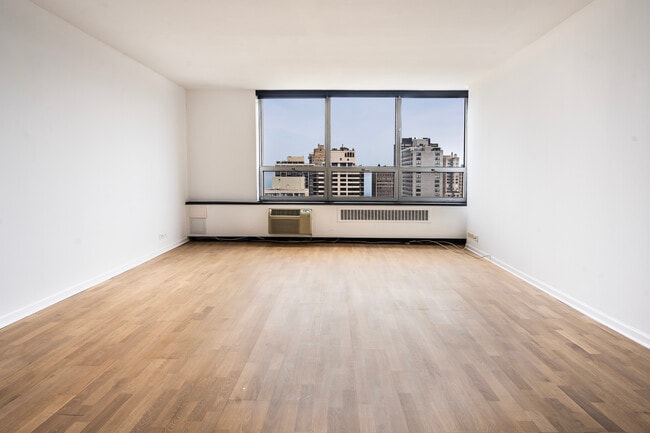 Building Photo - 70 W Burton Pl