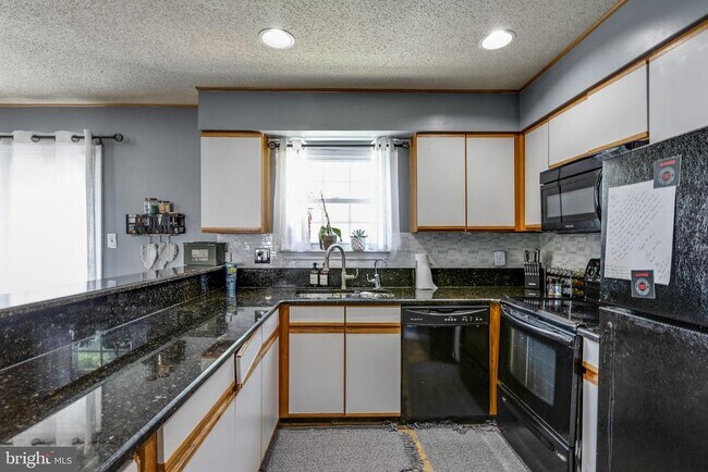 Foto del edificio - 8329 Founders Woods Way