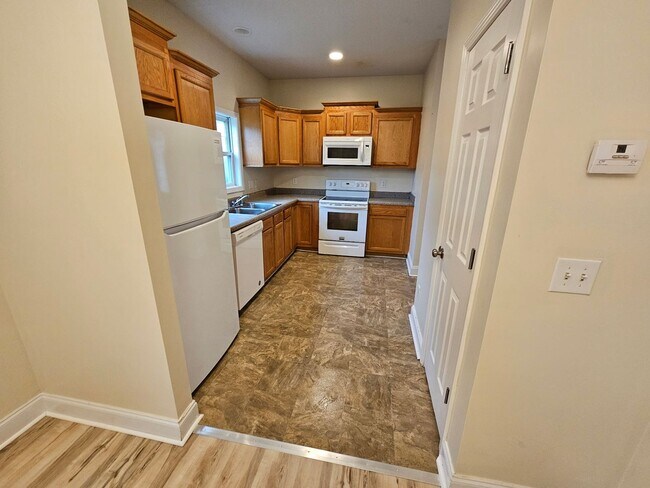 Foto del edificio - 3BR 2BA Townhome