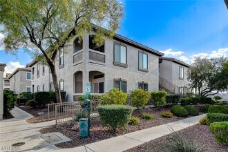 Building Photo - 2305 W Horizon Ridge Pkwy