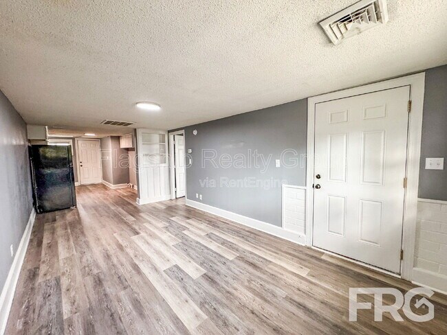 Building Photo - 600 Howell St